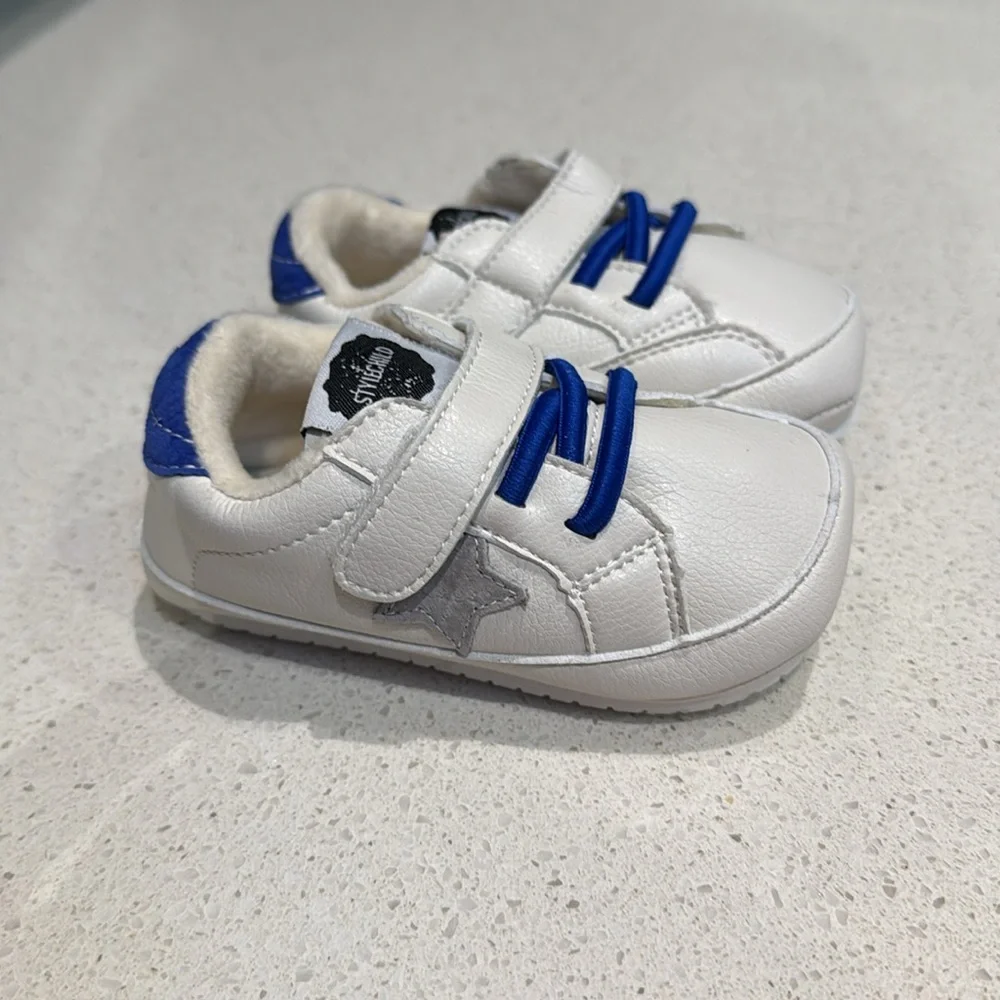 Style Child white blue star embroidered lace up strap baby sneakers size EU 19